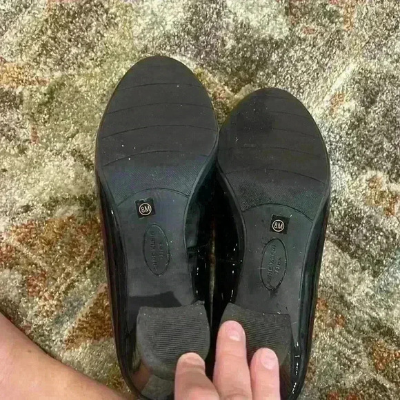 Anne Klein Black Leather Wedges - Picture 5 of 5